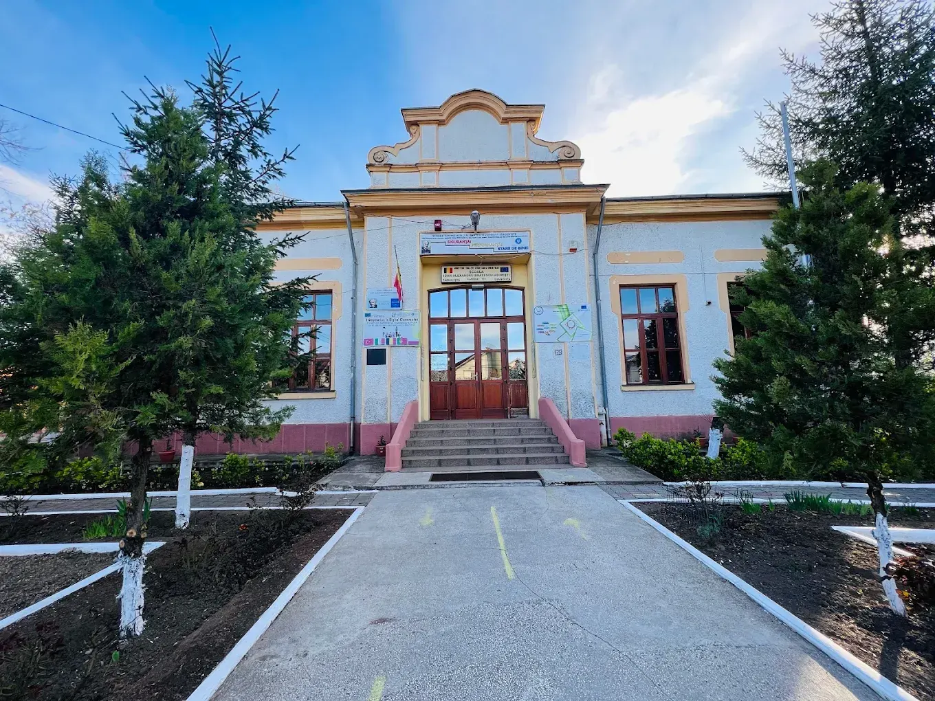 Școala Gimnazială „Ioan-Alexandru Brătescu-Voinești”